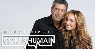 Michel Cymes et Adriana Karembeu prenant la pose