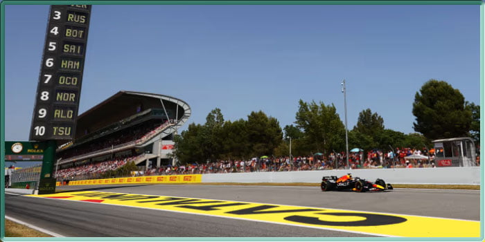 Capture écran d'une formule 1 sur le circuit de Barcelona-Catalunya