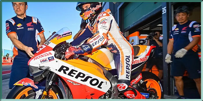 Marc Marquez sortie de box avec sa Honda Repsol