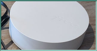 Le Répéteur Wi-Fi Pop avec son câble Ethernet plat