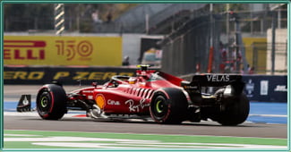 Une Ferrari sur le circuit du Grand Prix du Mexique