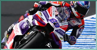 Jorge Martín devant sur sa Ducati Pramac