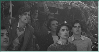 L'affiche du documentaire "Le Cercle des neiges : Qui étions-nous dans la montagne ?" sur Netflix