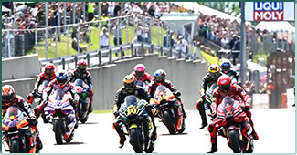 Les pilotes MotoGP au départ sur le circuit du Sachsenring